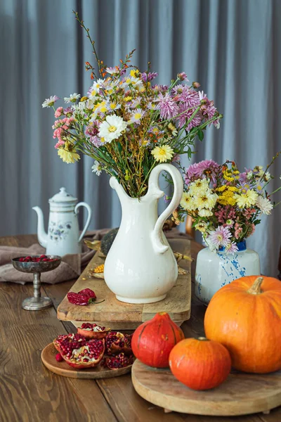 Herbstblumen Und Gemüse Der Küche — Stockfoto