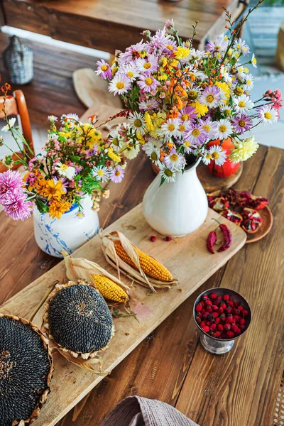 Осенние Цветы Овощи Кухне — стоковое фото