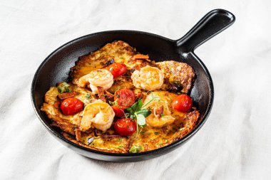 Karides ve domatesli patatesli gözleme.