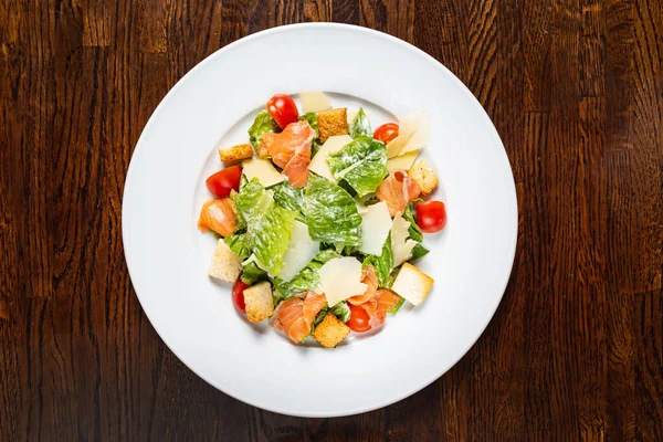 Salada César Com Peixe Salmão — Fotografia de Stock