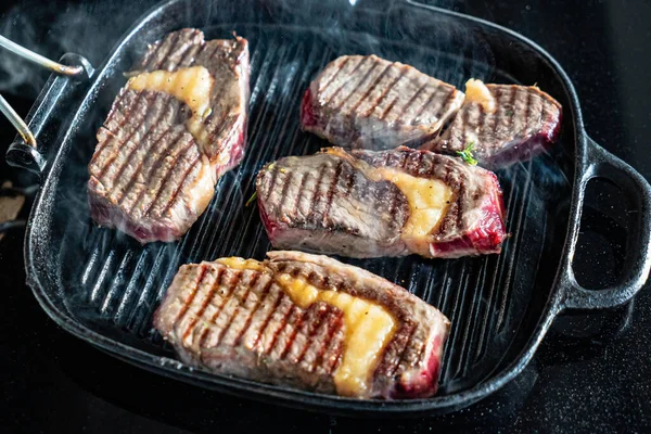 Grillezett Steak Serpenyőn — Stock Fotó