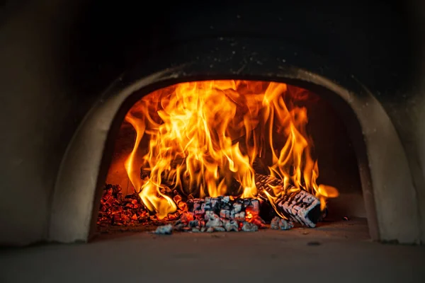 Traditioneller Italienischer Ziegelpizzaofen — Stockfoto