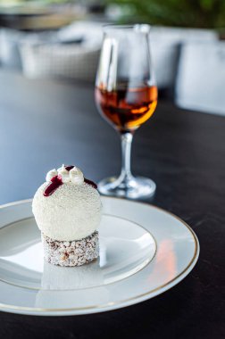 Restoranda lüks bir tatlı.