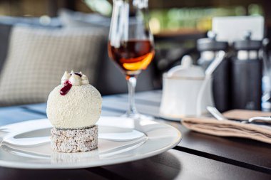 Restoranda lüks bir tatlı.