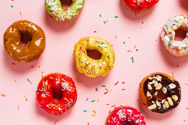 Donuts Esmaltados Redondos Caseros Listos Para Comer — Foto de Stock