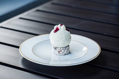 Restoranda yaratıcı bir tatlı.