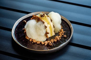 Restoranda yaratıcı bir tatlı.