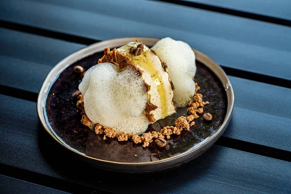 Restoranda yaratıcı bir tatlı.