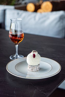 Restoranda lüks bir tatlı.