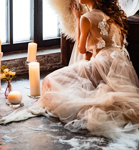 Молодая Невеста Свадебном Платье Букетом — стоковое фото