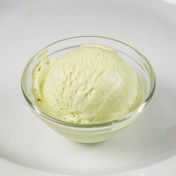 Шарик Мороженого Миске — стоковое фото
