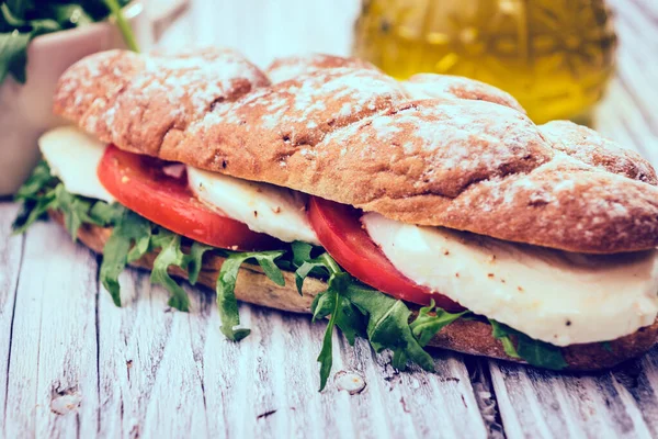 Бутерброд Шинкою Сиром Салатом — стокове фото