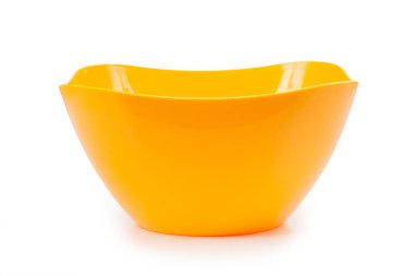 beyaz zemin üzerine sarı kase.