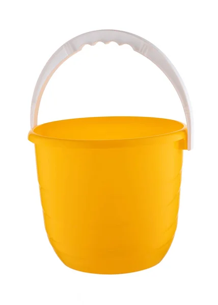 白い背景上に分離されて黄色のプラスチック製のバケツ — ストック写真