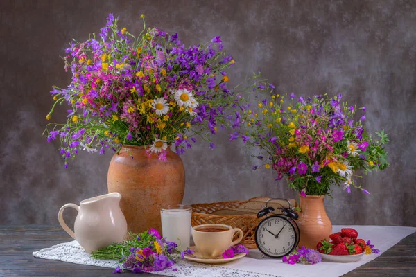 Piękno Dzikie Kwiaty Koszyku — Zdjęcie stockowe