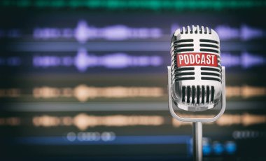 Ev Podcast Studio. Mikrofon bir tablo üzerindeki bir podcast simgesiyle