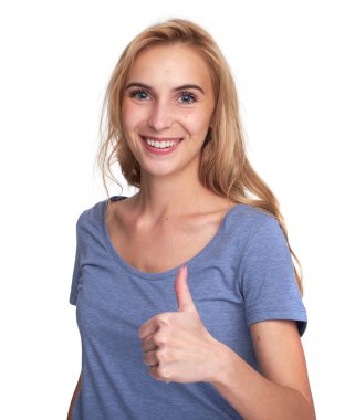 Güzel neşeli sarışın portresi kapatın. Gülümseyen ve gösterilen beyaz kız yaşasın