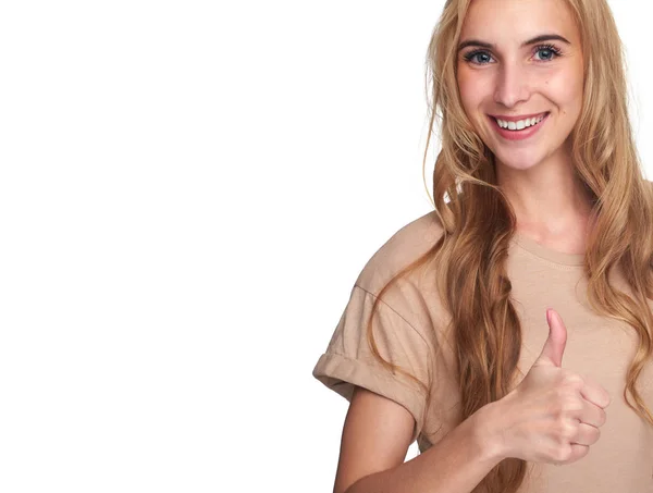 Jovem Caucasiana Feliz Fazendo Sinal Polegar Para Cima Sorrindo Alegremente — Fotografia de Stock