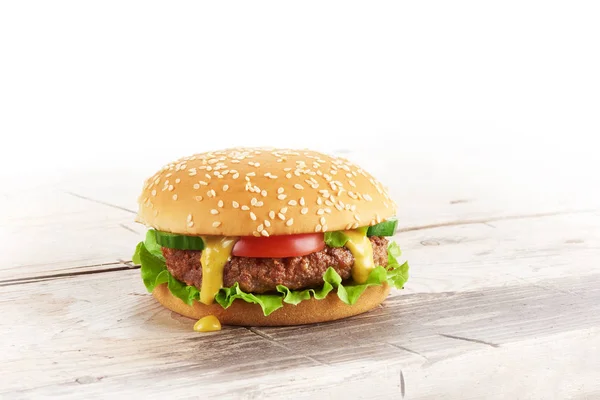 Deliciosa Hamburguesa Casera Fresca Una Mesa Madera — Foto de Stock