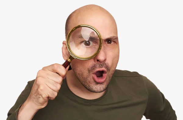 Shocked Bald Guy Looking Magnifying Glass Isolated White Background — Stock Photo, Image