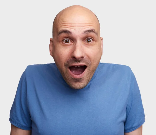 Excited Bald Man Isolated Grey Background Surprised Guy Blue Shirt — Stock Photo, Image