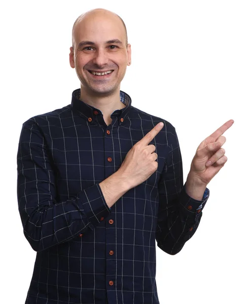 Feliz Careca Bonito Homem Camisa Apontando Para Longe Sorrindo Isolado — Fotografia de Stock