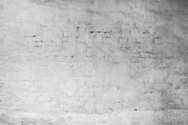 ひびの入った白いレンガの壁には 石膏が覆われています コンクリートのテクスチャです グランジ背景 — ストック写真