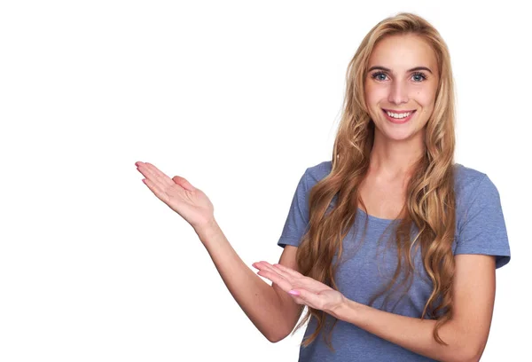 Bonita Mujer Rubia Toothy Sonriendo Apuntando Copiar Espacio — Foto de Stock