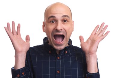 Beyaz arka plan üzerinde izole şaşırmış kel adam