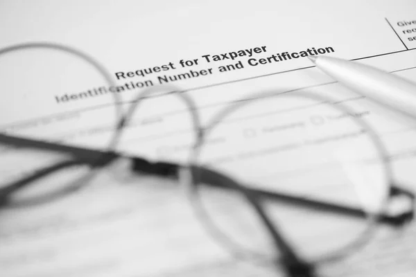 Federal Income Tax Laws Form Close — Stock Photo, Image