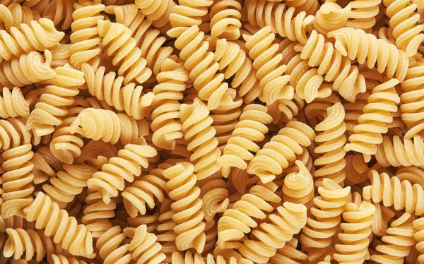 关闭干燥 Fusilli 面食背景 — 图库照片