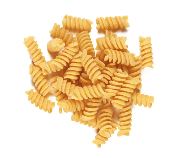 Beyaz arka plan üzerinde izole pişmemiş Kuru makarna