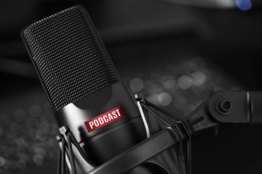 podcast metin ile vokal mikrofon yakın çekim