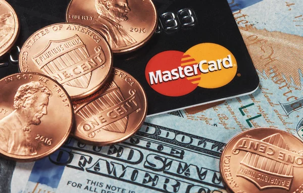 Moskova Rusya Eylül 2018 Mastercard Kredi Plastik Kart Abd Para — Stok fotoğraf