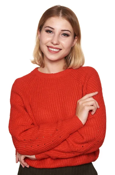 Vrolijke Vrouw Rode Trui Mooi Meisje Glimlachend Geïsoleerd Witte Achtergrond — Stockfoto