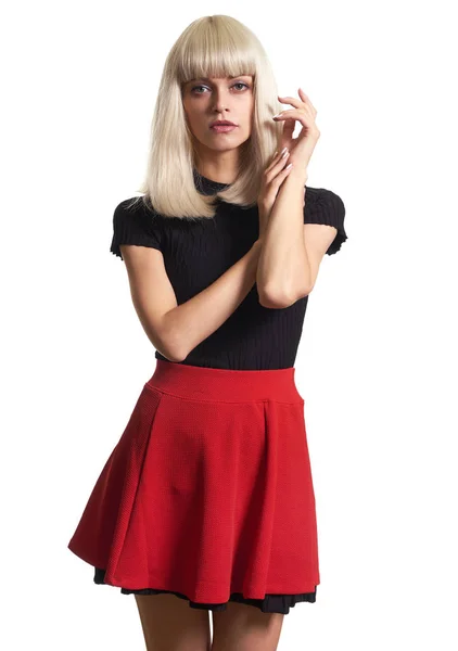 Retrato Estúdio Uma Jovem Mulher Loira Bonita Vestido Vermelho Preto — Fotografia de Stock