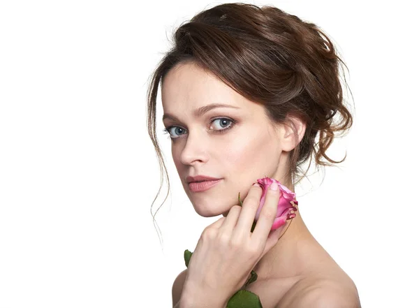 Schönheitsporträt Einer Hübschen Frau Mit Rosenblüte Wellness Und Hautpflege Isoliert — Stockfoto