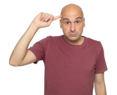 Kel adam beyaz izole Tapınağı'nda parmağını tutan