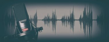 Retro tarzı kayıtları podcast kavramı. Profesyonel ses mikrofon