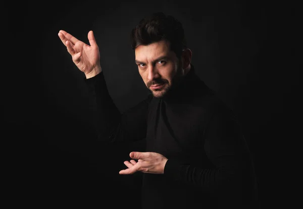 Bonito Barbudo Homem Posando Sobre Preto Estúdio Fundo — Fotografia de Stock