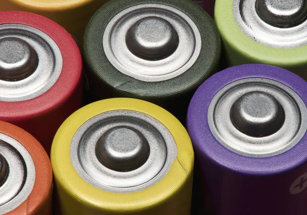 Close-up van stapel nieuwe Aa alkaline batterijen — Stockfoto