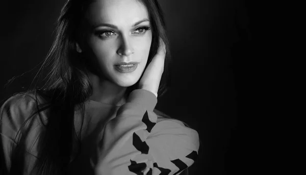 Black and white studio portrait of beautiful woman — Stock Photo, Image