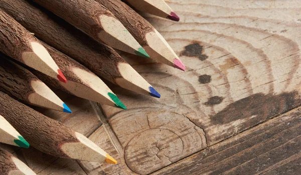 Ahşap renkli kalemler — Stok fotoğraf