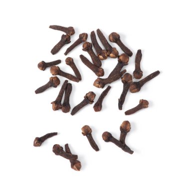 Beyaz arkaplanda baharat karanfilleri