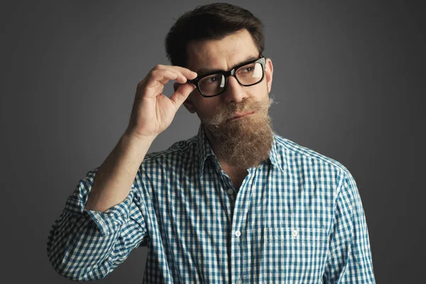 Retro retrato de un hombre con bigote y barba con gl — Foto de Stock