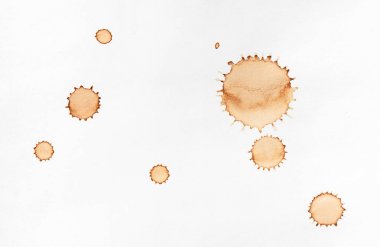 beyaz arka plan üzerinde kahve lekeleri