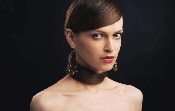 Pretty brunette woman face. Studio portrait — Stock Photo, Image