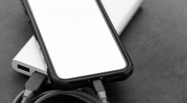 Enerji bankası ile telefon şarj. alay etmek
