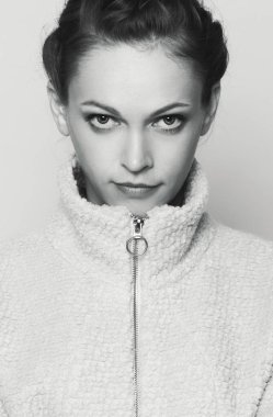 Güzel bir kız yüz siyah beyaz fotoğraf