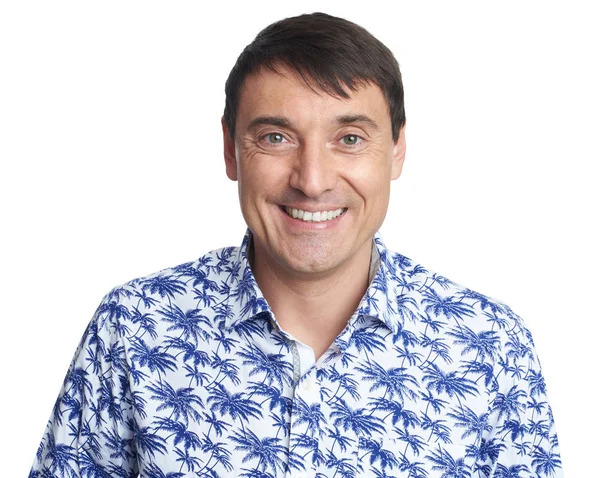 Retrato de un hombre sonriente aislado en blanco — Foto de Stock